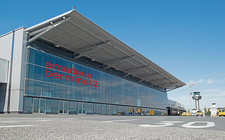 Aussenansicht Eventlocation amadeus terminal 2, 700 Quadratmeter Glasfassade luftseitig
